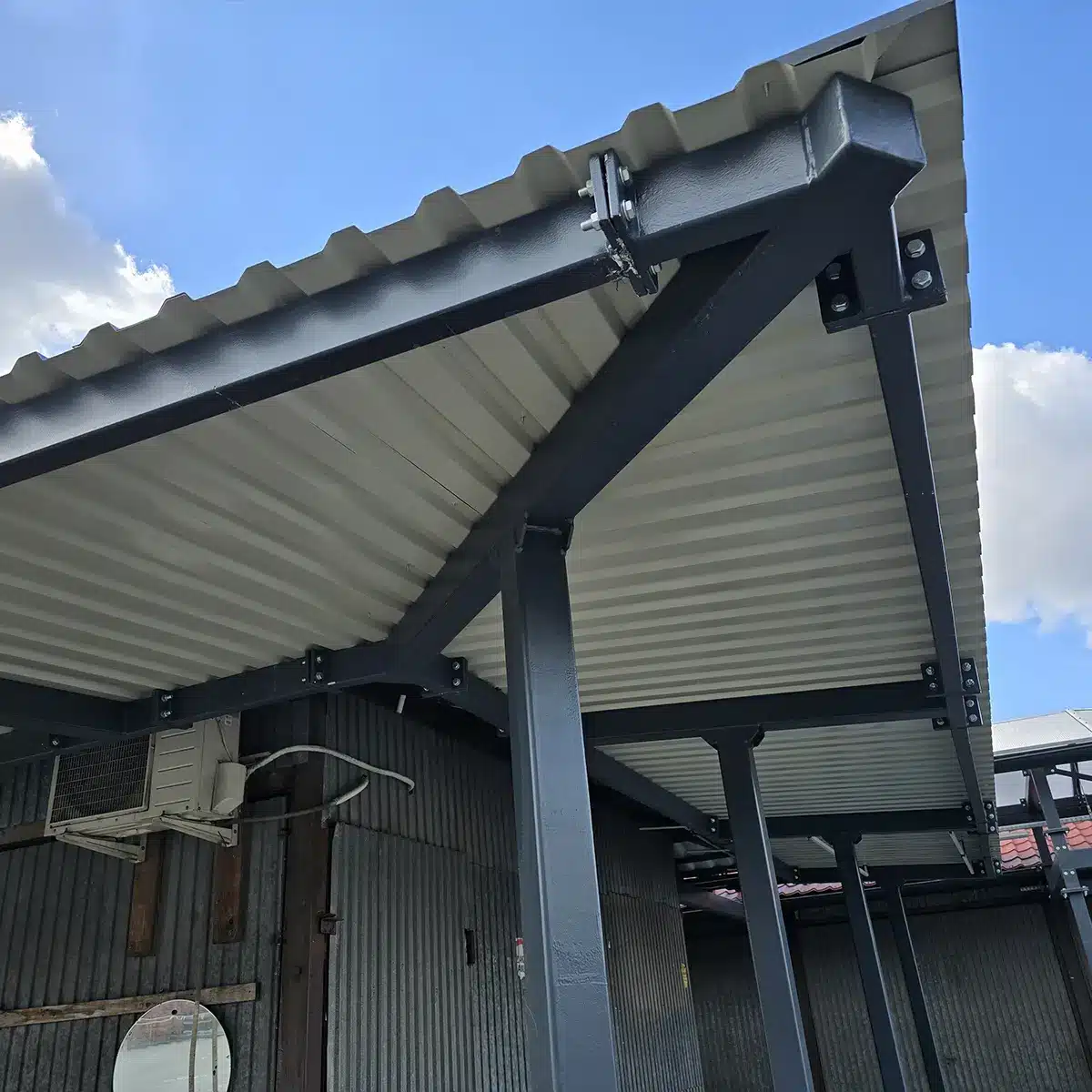 Modernizacja targowiska w Oświęcimiu - remont dachu